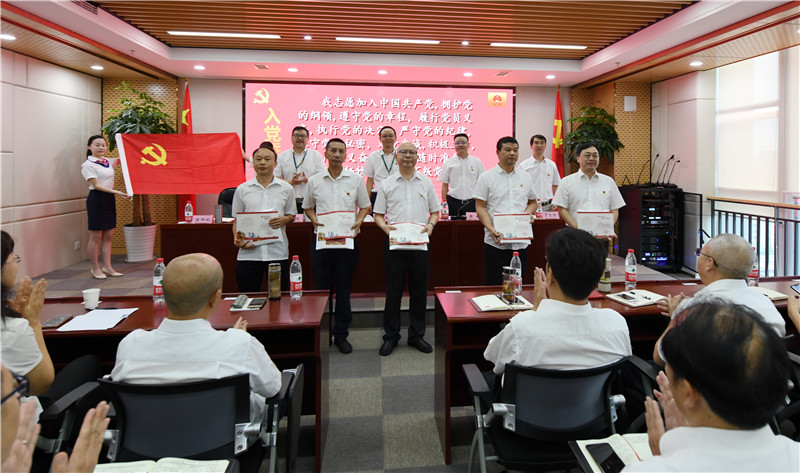 發(fā)放政治生日賀卡和學習讀物